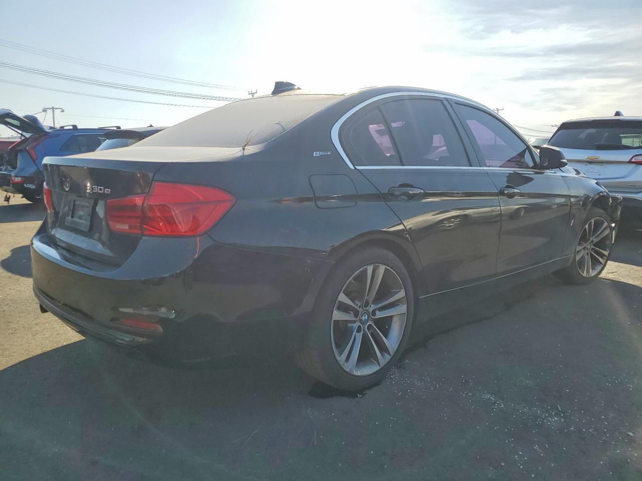 2018 BMW 330E - zdjęcie 3