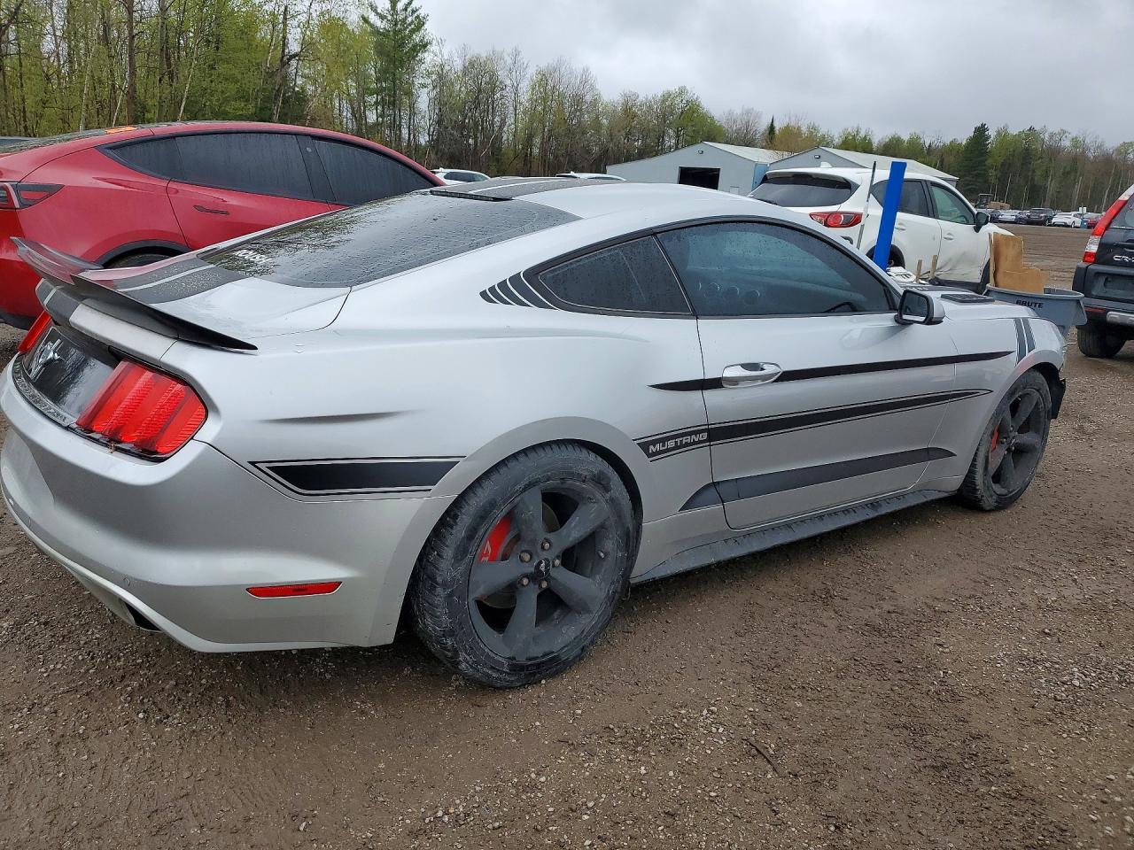 2016 Ford Mustang - zdjęcie 3