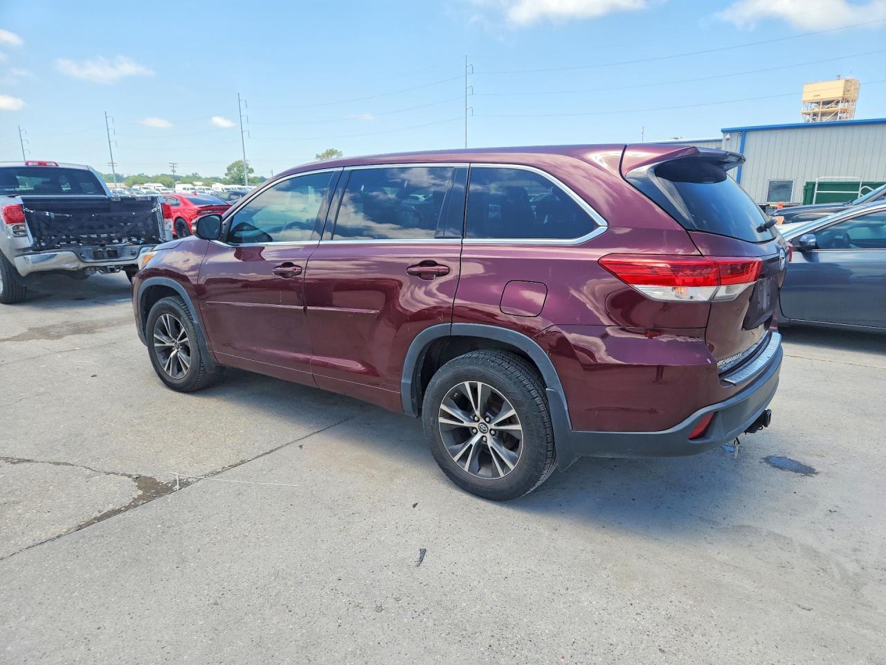 2017 Toyota Highlander Le - zdjęcie 2