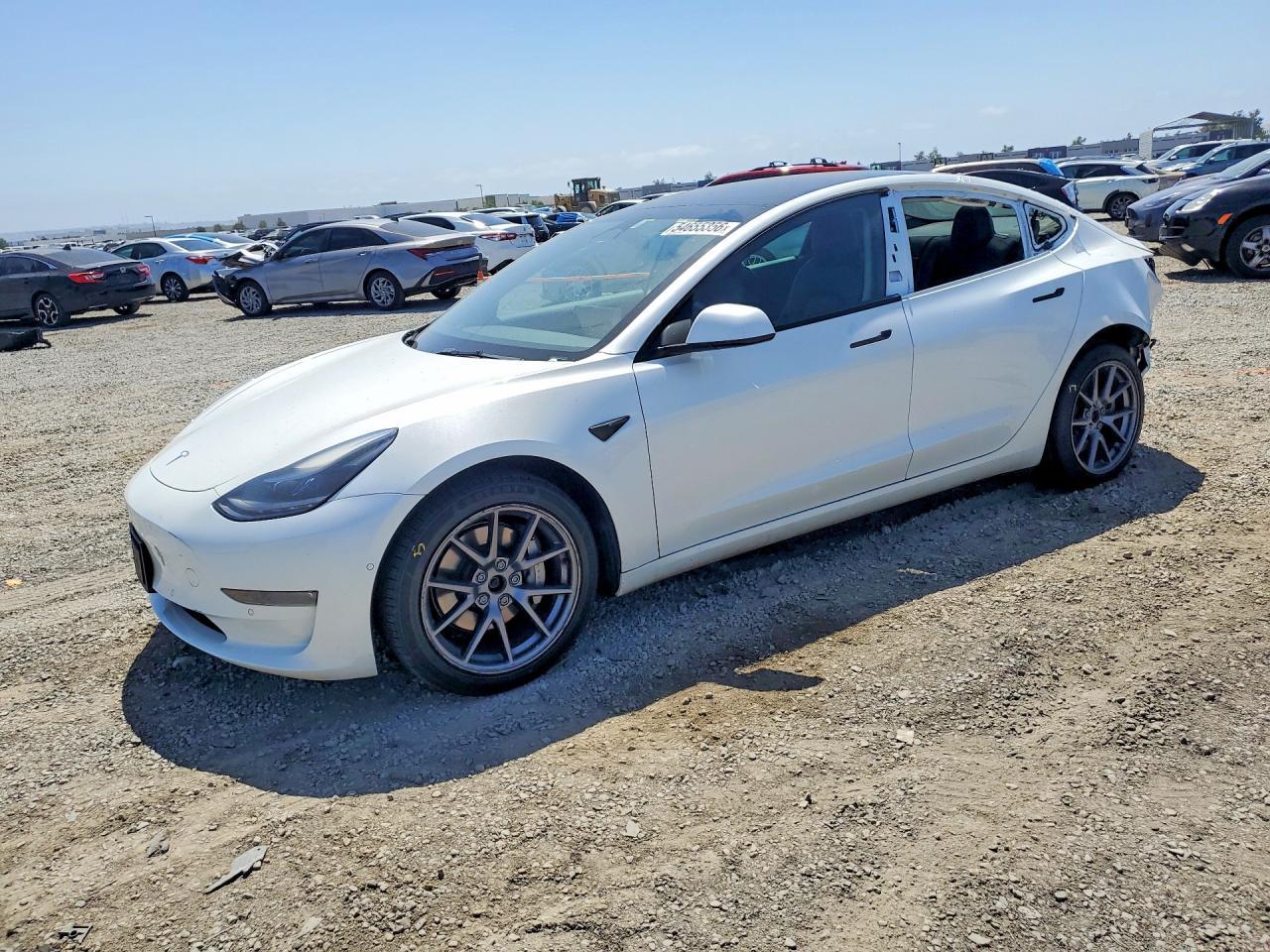 2022 Tesla Model 3 - zdjęcie główne