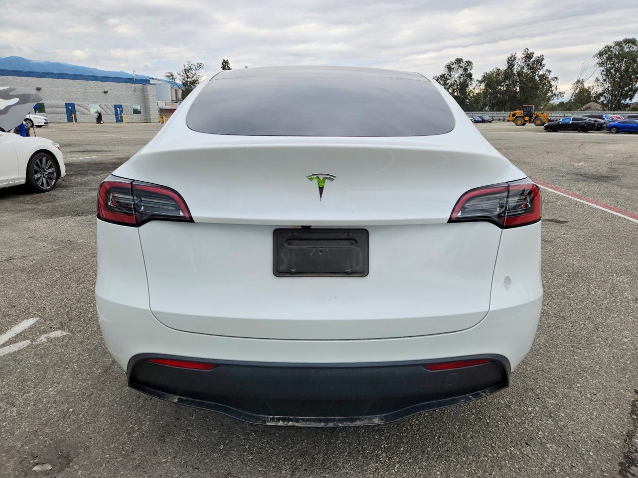 2025 Tesla Model Y - zdjęcie 6
