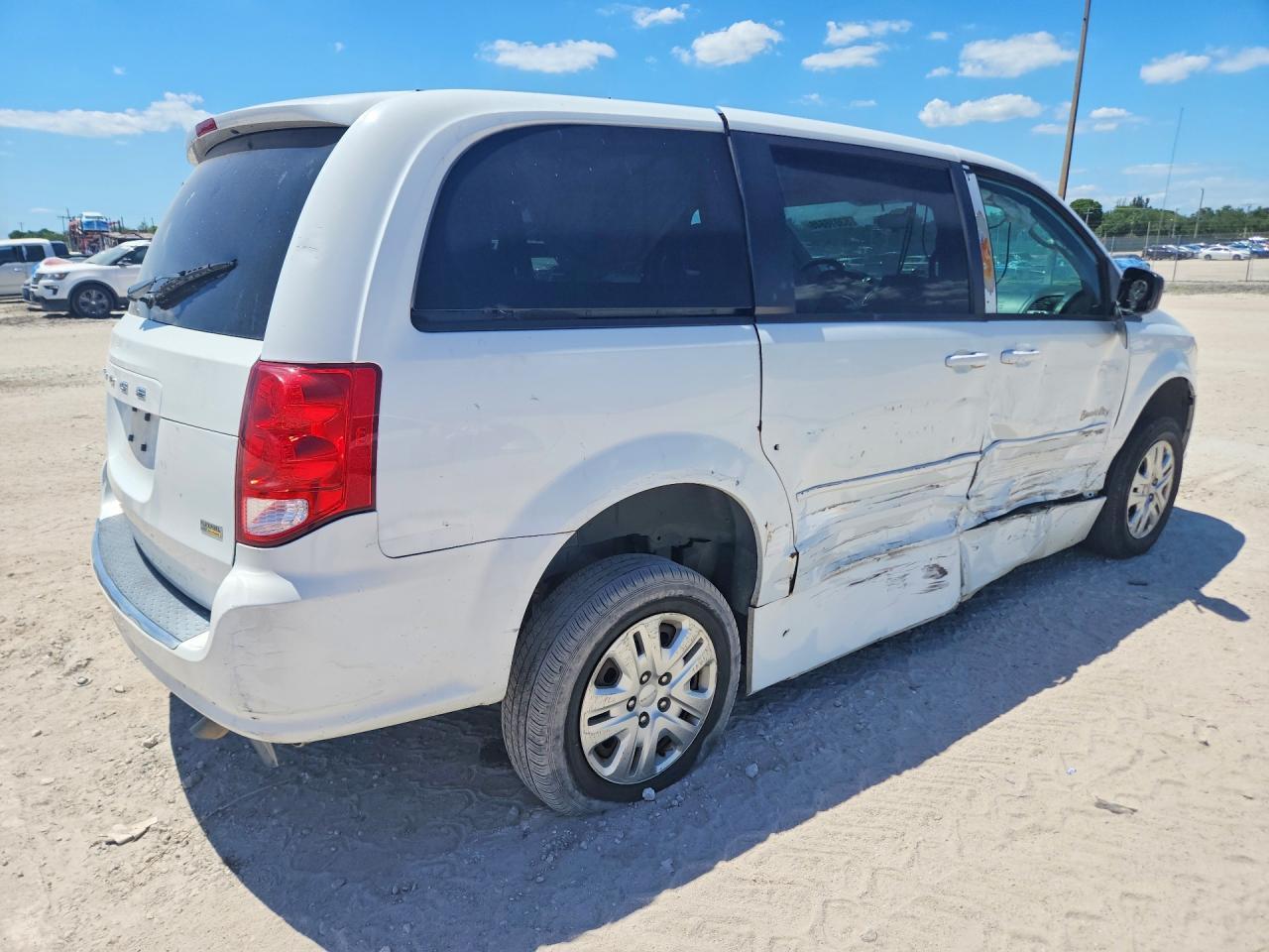 2017 Dodge Grand Caravan Se - zdjęcie 3