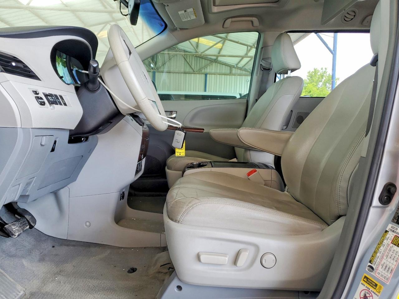 2014 Toyota Sienna Xle 8-Passenger - zdjęcie 7