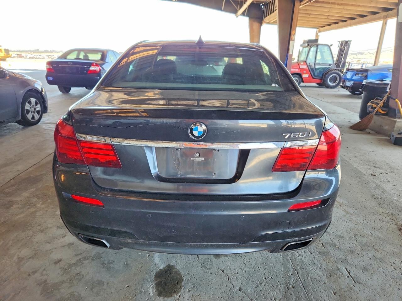 2013 BMW 750 I - zdjęcie 6