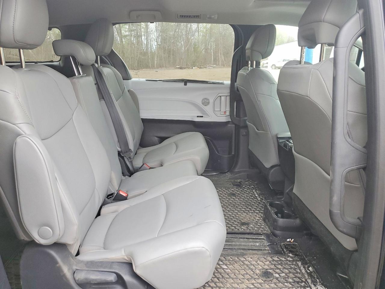 2026 Toyota Sienna Le - zdjęcie 11