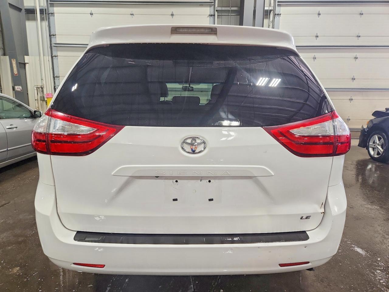2017 Toyota Sienna Le - zdjęcie 6