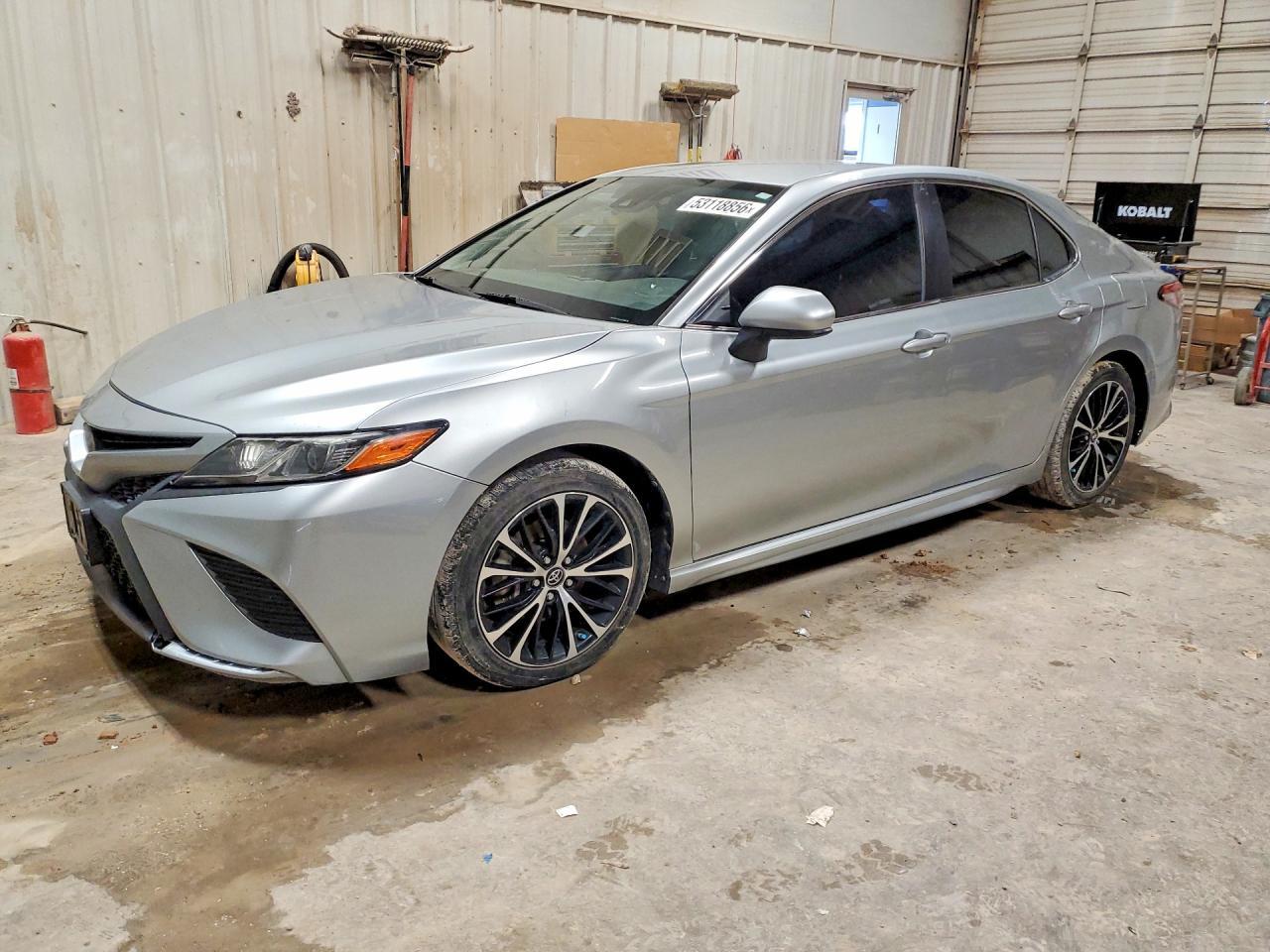 2018 Toyota Camry Se - zdjęcie główne