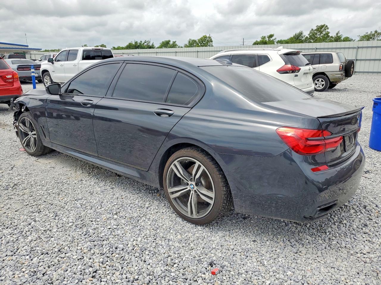 2019 BMW 740 I - zdjęcie 2