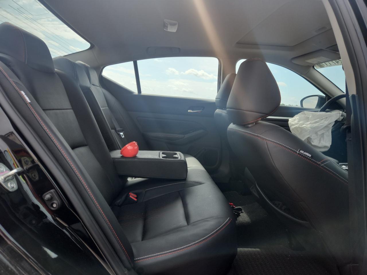2025 Nissan Altima Sr - zdjęcie 10