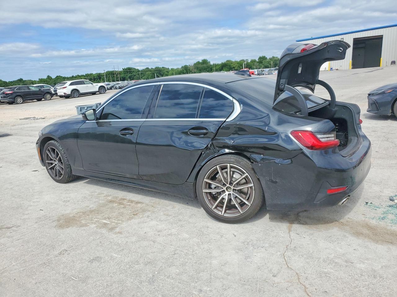 2020 BMW 330I - zdjęcie 2