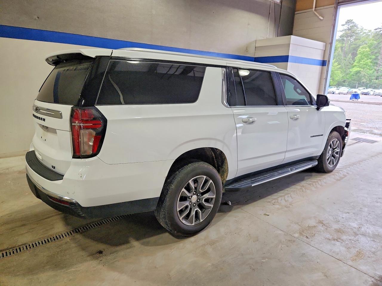 2022 Chevrolet Suburban K1500 Lt - zdjęcie 3