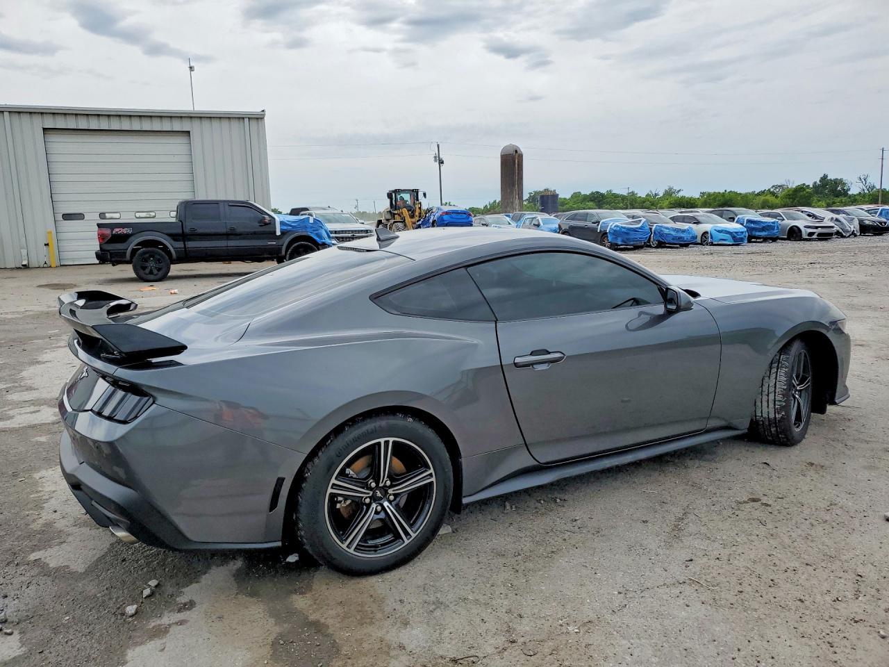 2025 Ford Mustang - zdjęcie 3