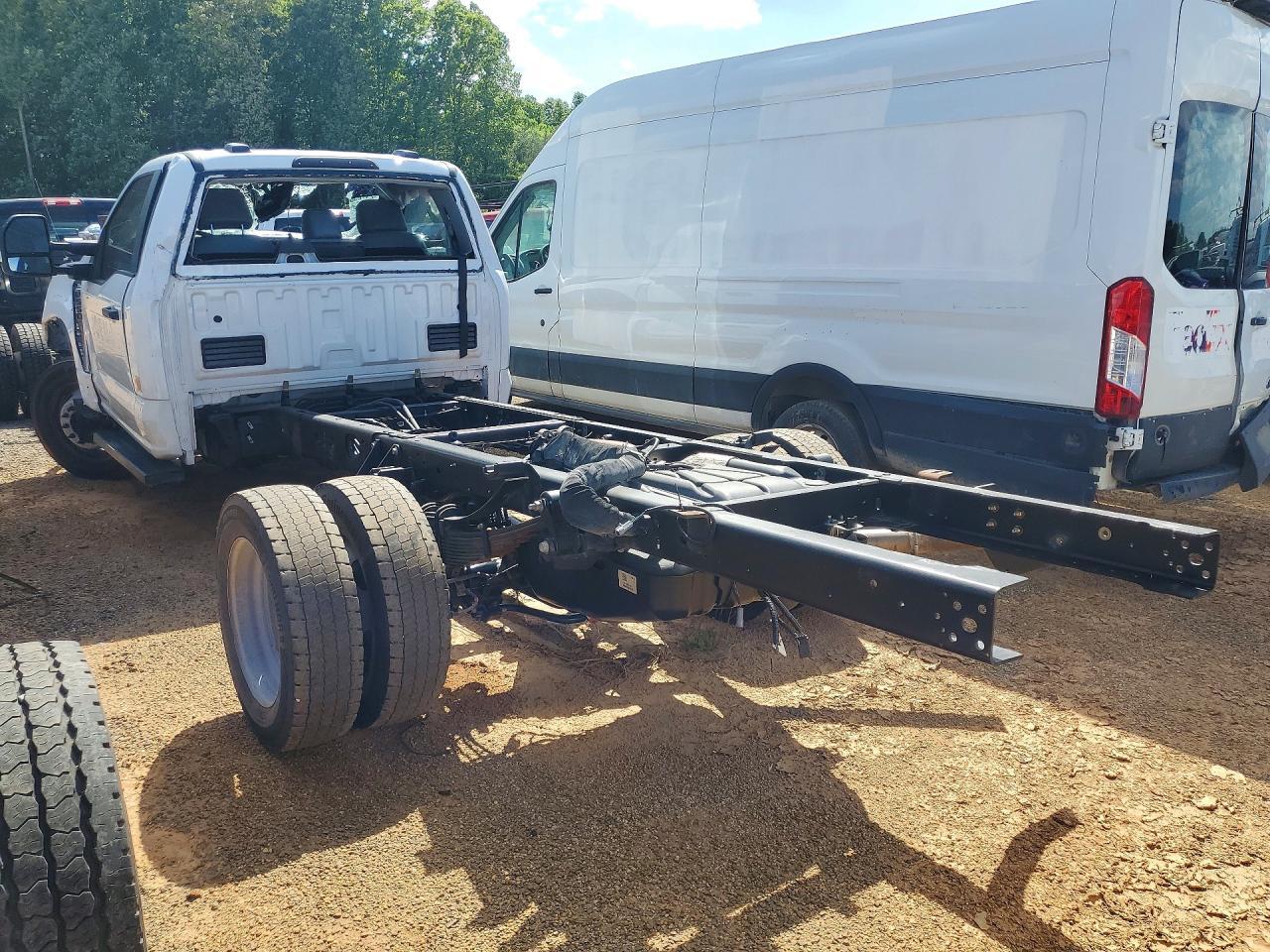 2023 Ford F550 Super Duty - zdjęcie 2