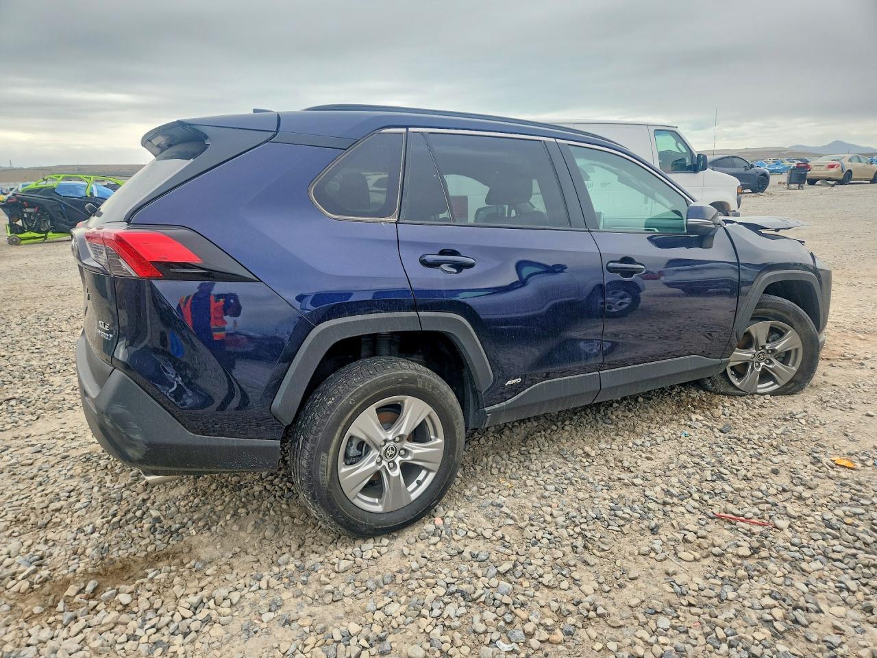 2024 Toyota Rav4 Hybrid Xle - zdjęcie 3