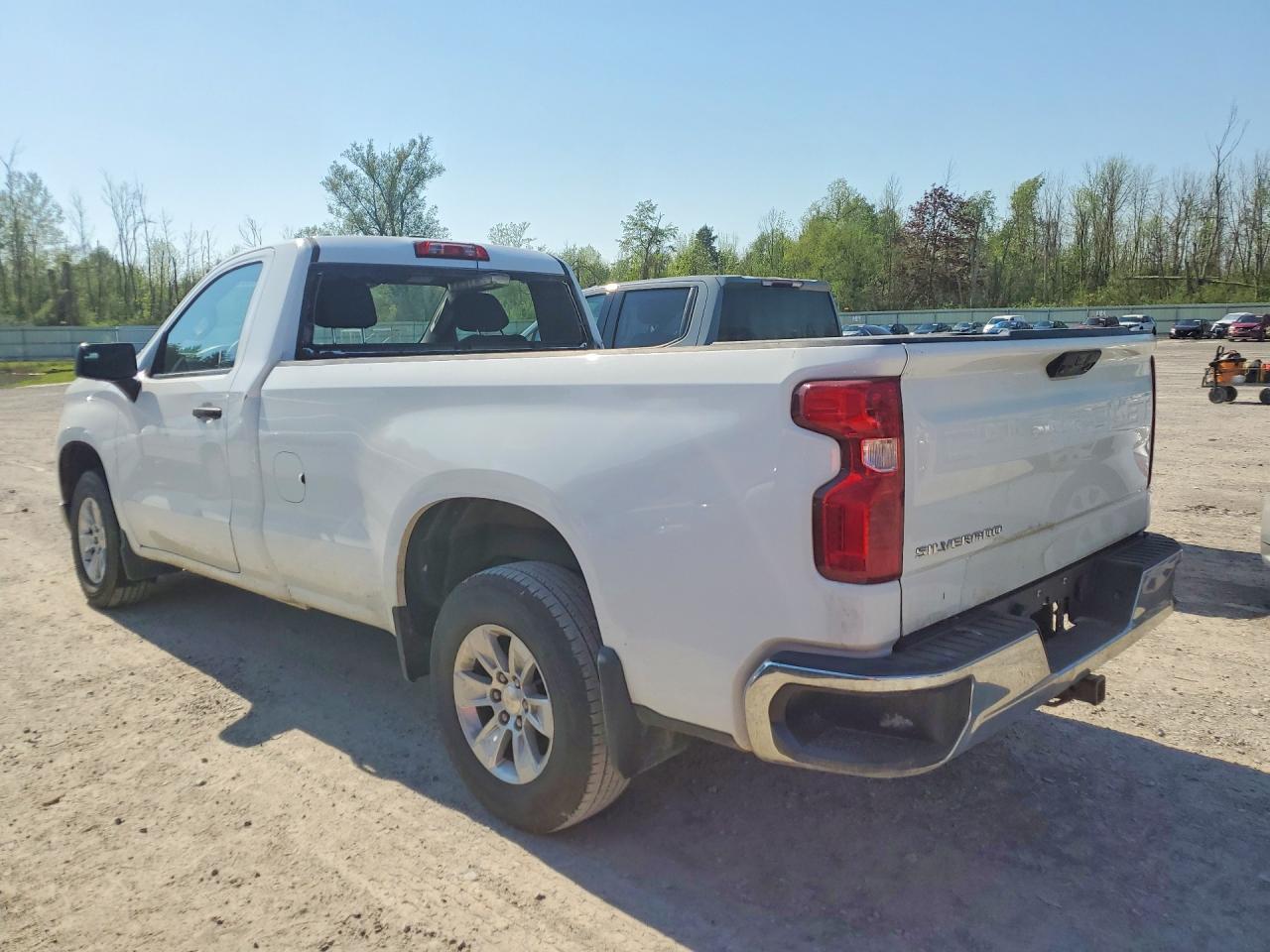 2022 Chevrolet Silverado C1500 - zdjęcie 2