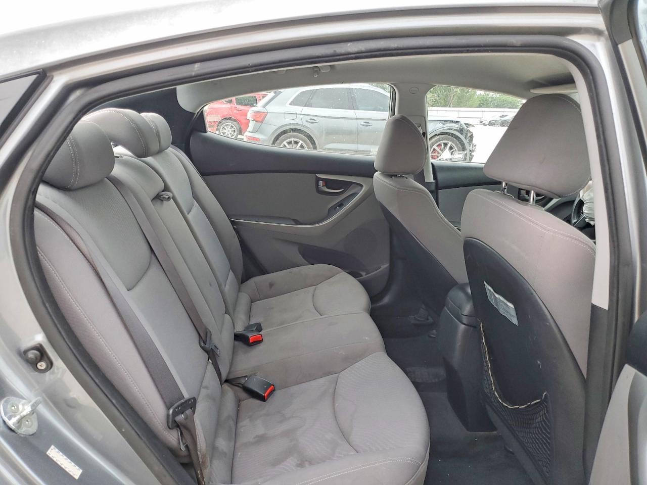 2016 Hyundai Elantra - zdjęcie 10