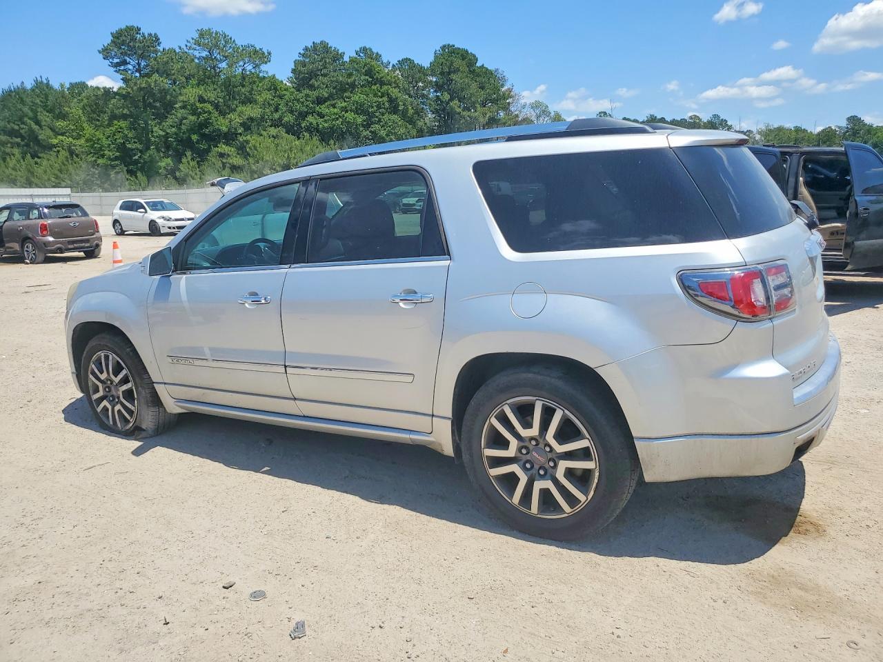 2013 GMC Acadia Denali - zdjęcie 2