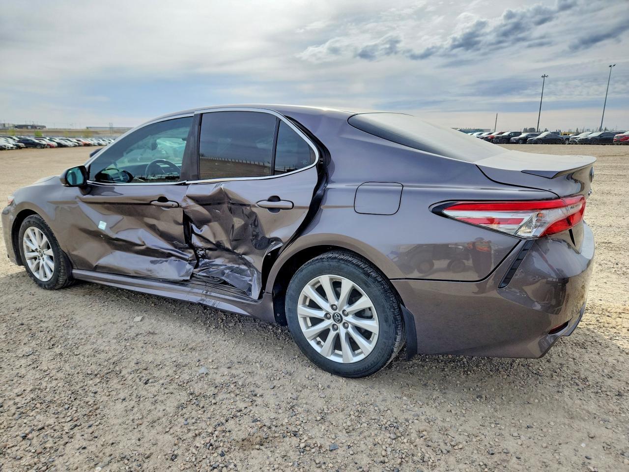 2019 Toyota Camry L - zdjęcie 2