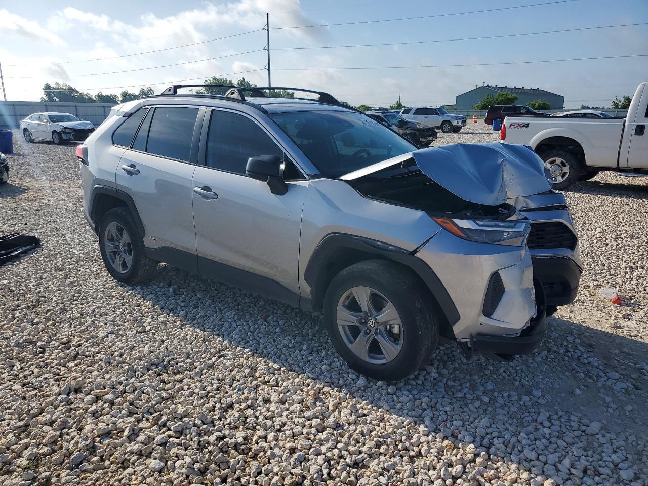 2025 Toyota Rav4 - zdjęcie 4