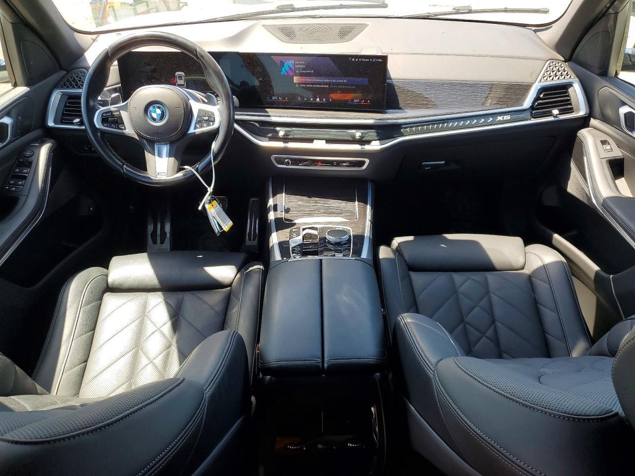 2024 BMW X5 xDrive50E - zdjęcie 8