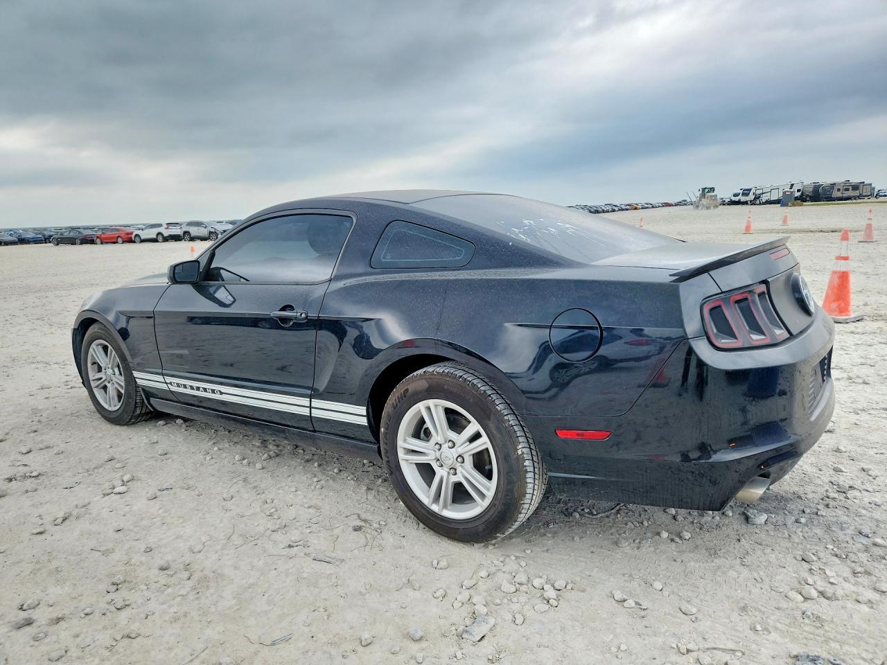 2013 Ford Mustang - zdjęcie 2