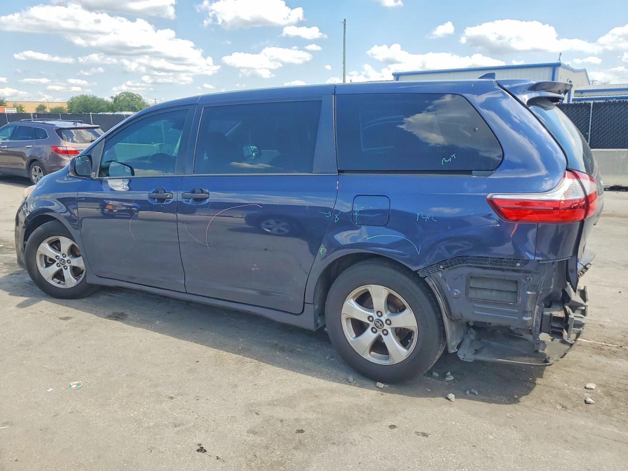 2019 Toyota Sienna L 7-Passenger - zdjęcie 2