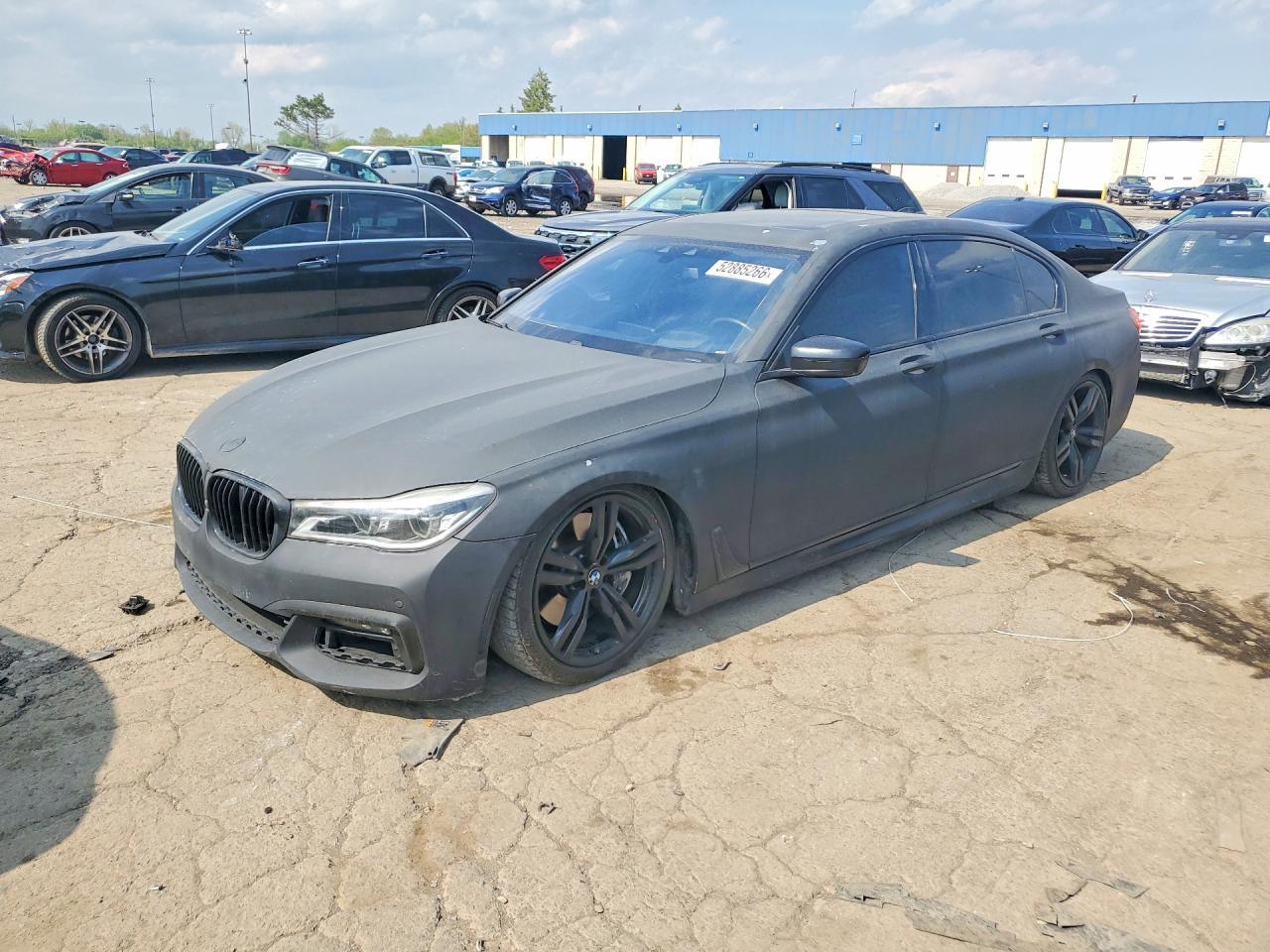 2016 BMW 750 I - zdjęcie główne