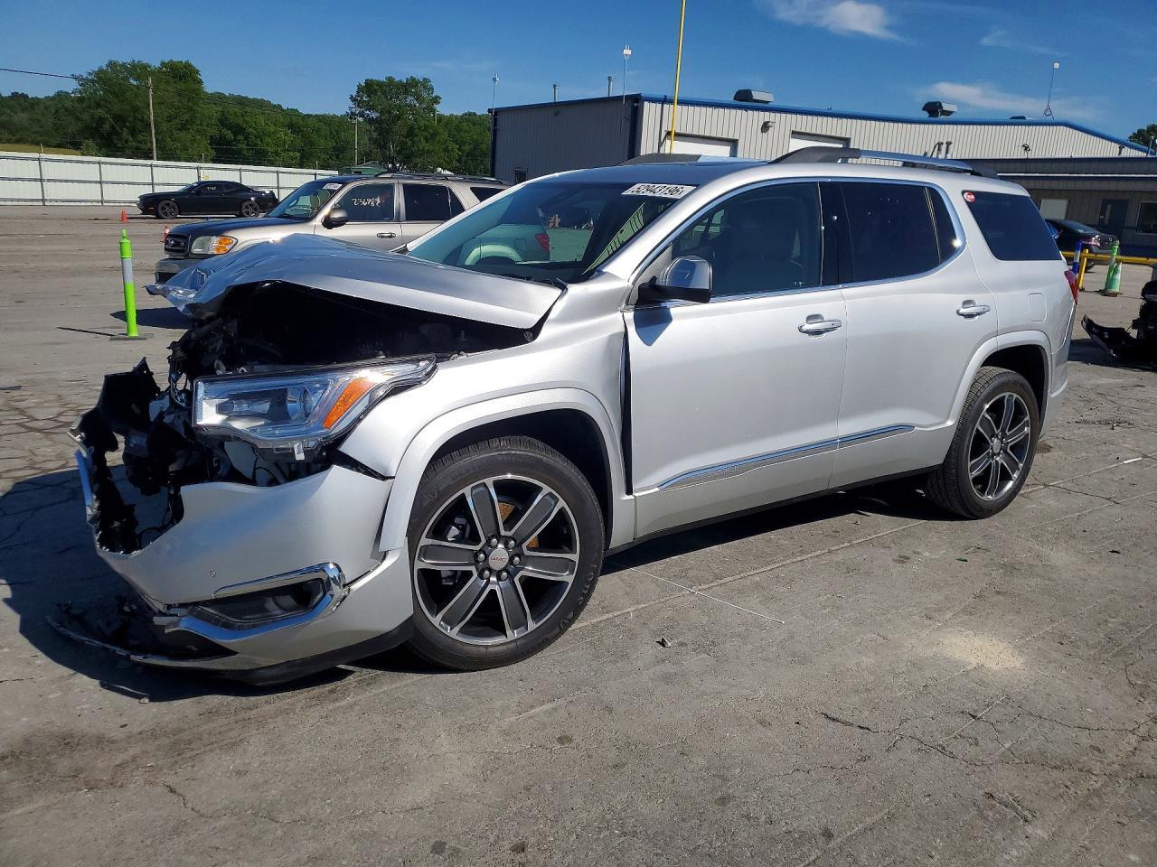 2017 GMC Acadia Denali - zdjęcie główne