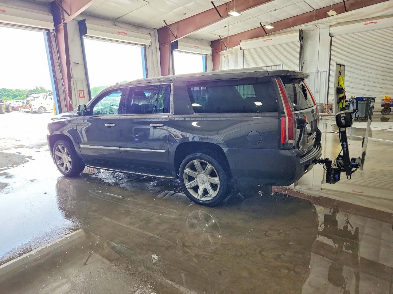 2018 Cadillac Escalade Esv Luxury - zdjęcie 2