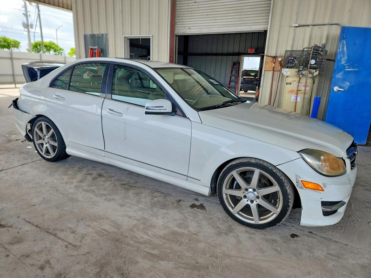 2014 Mercedes-Benz C 250 - zdjęcie 4