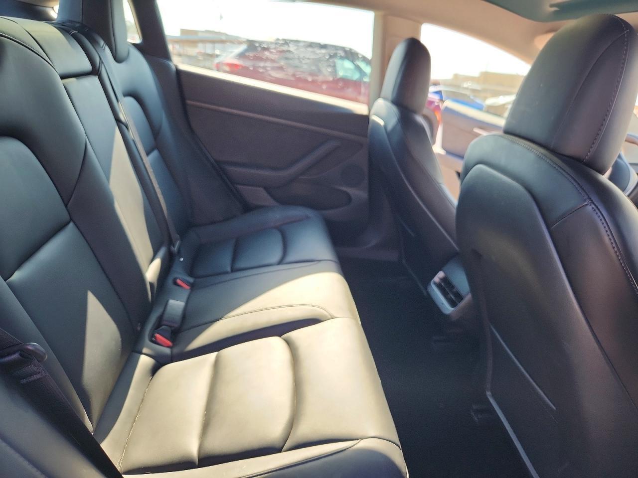 2022 Tesla Model 3 - zdjęcie 10