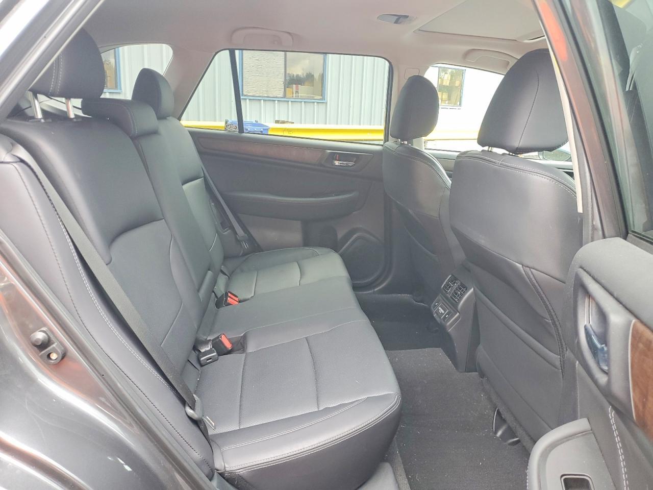 2018 Suba Outback - zdjęcie 10