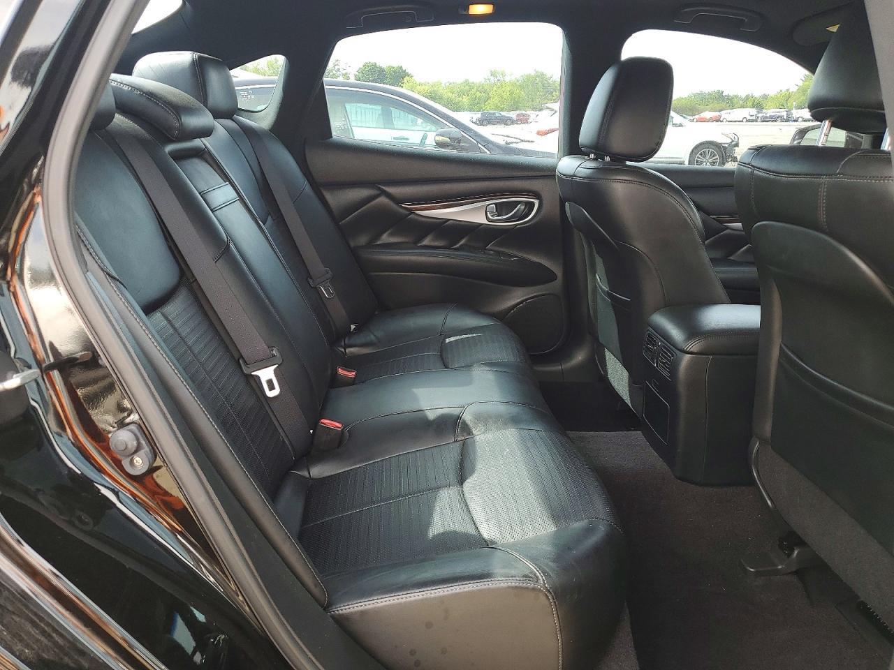 2015 Infiniti Q70 3.7 - zdjęcie 10