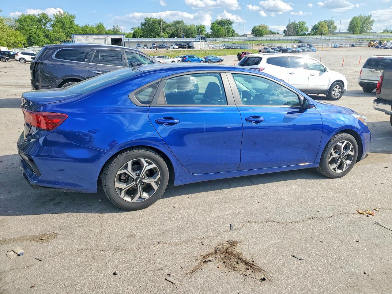 2021 Kia Forte Lxs - zdjęcie 3