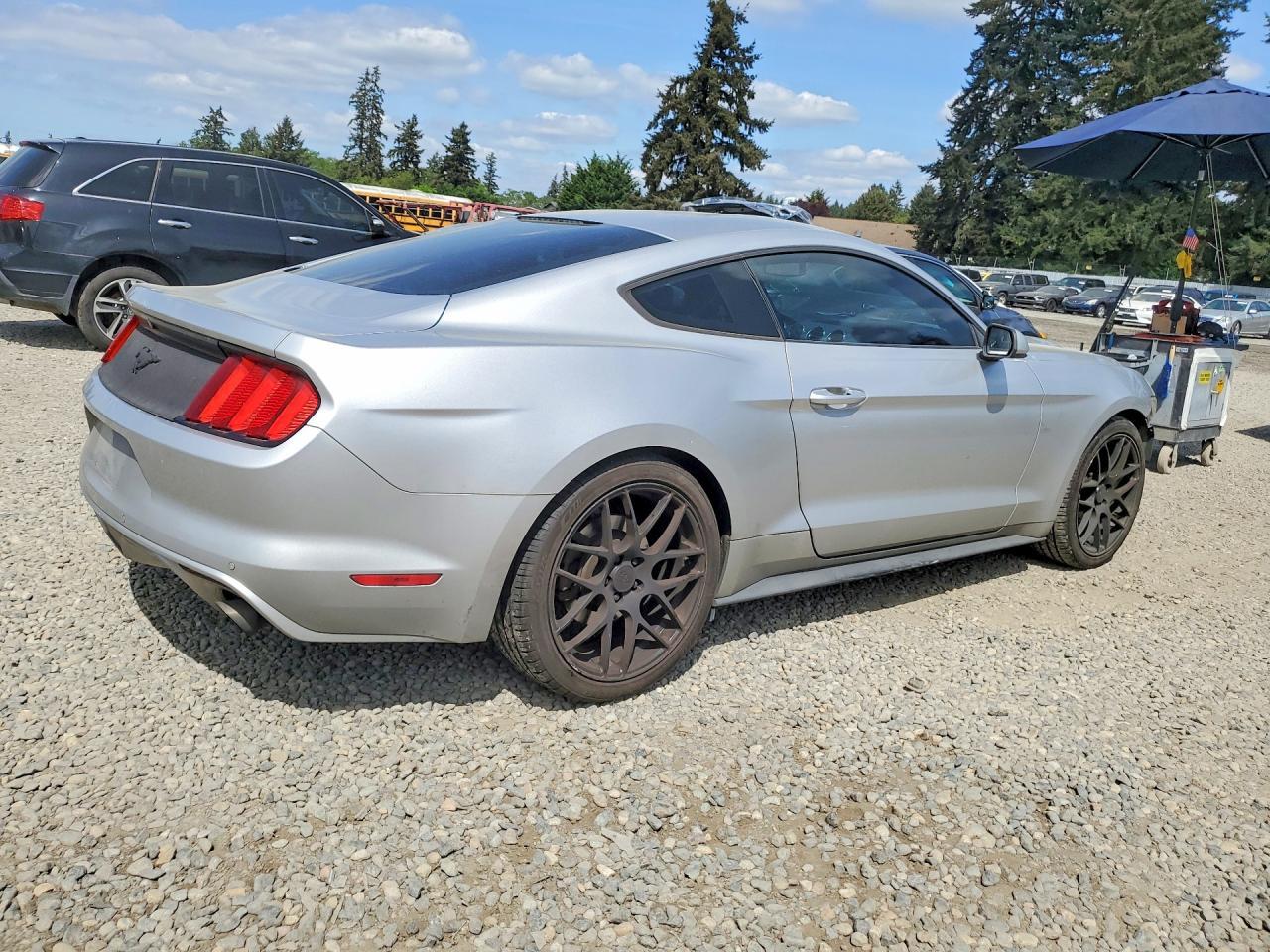 2015 Ford Mustang - zdjęcie 3