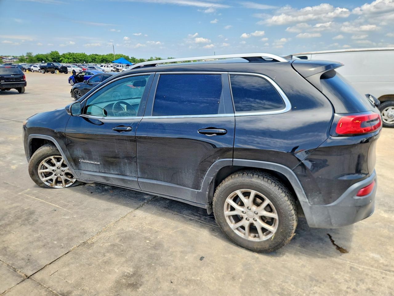 2017 Jeep Cheerokee - zdjęcie 2
