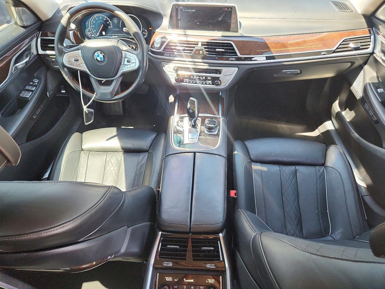 2016 BMW 750 I - zdjęcie 8