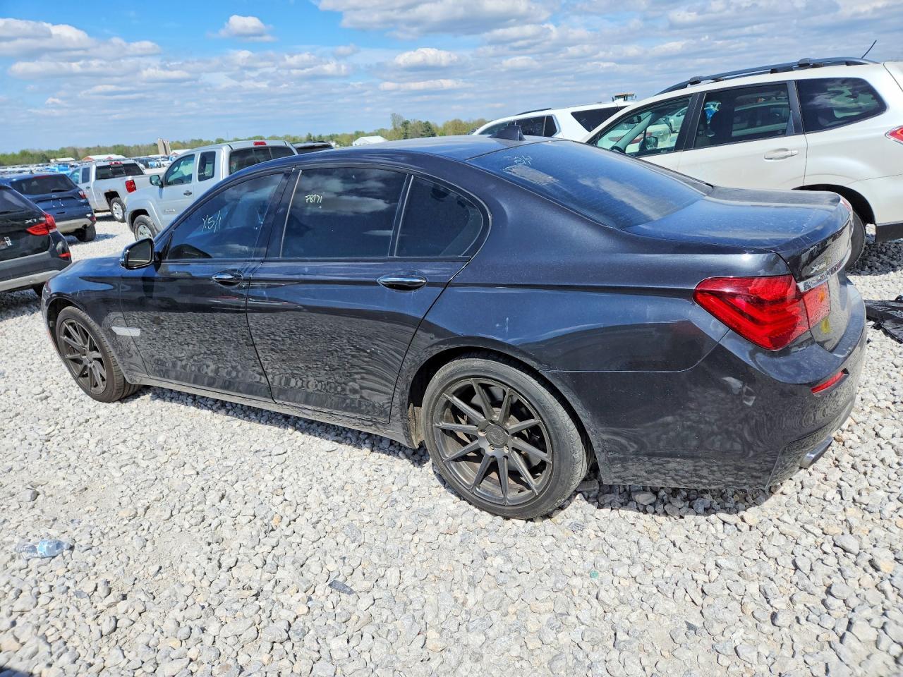 2015 BMW 750 Xi - zdjęcie 2