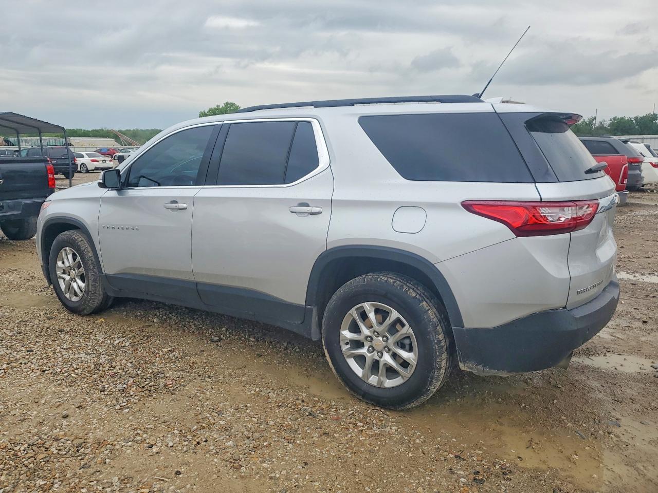 2020 Chevrolet Traverse Lt - zdjęcie 2