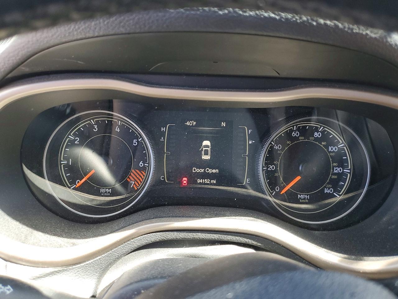 2015 Jeep Cherokee Sport - zdjęcie 9
