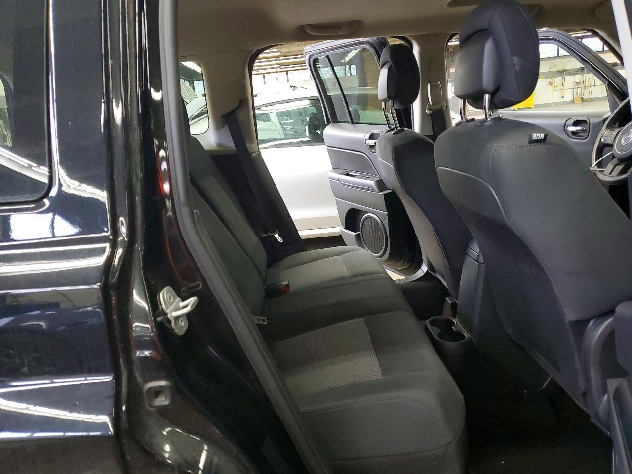 2014 Jeep Patriot Latitude - zdjęcie 11