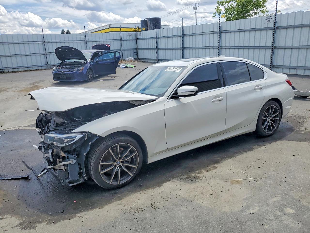 2019 BMW 330I - zdjęcie główne