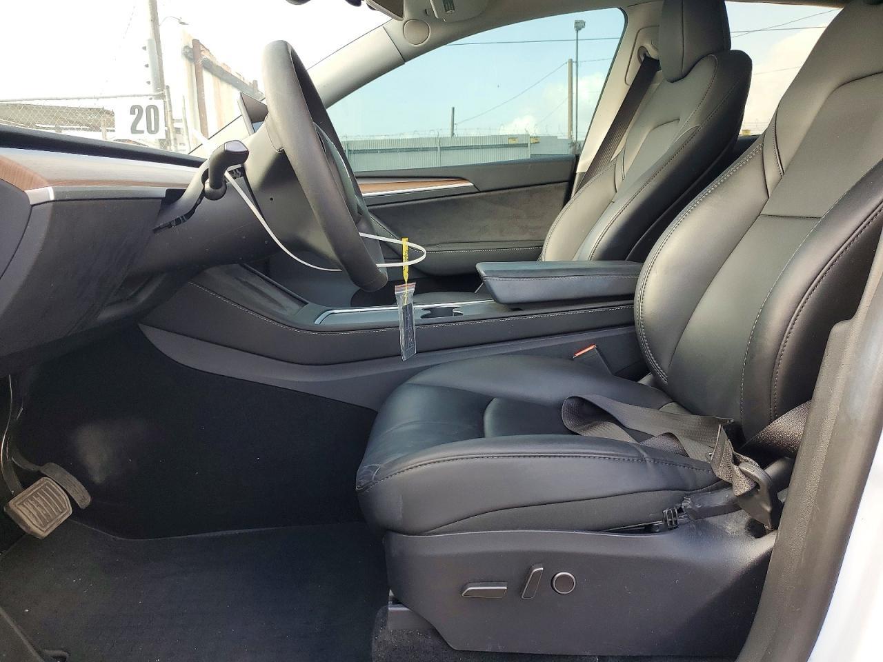 2024 Tesla Model Y - zdjęcie 7