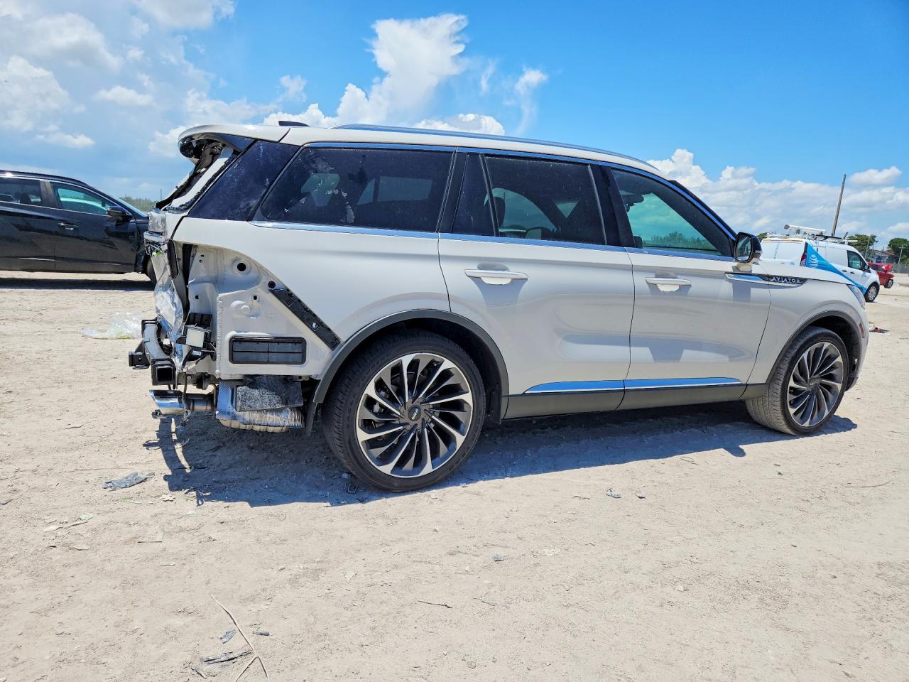 2025 Lincoln Aviator Reserve - zdjęcie 3