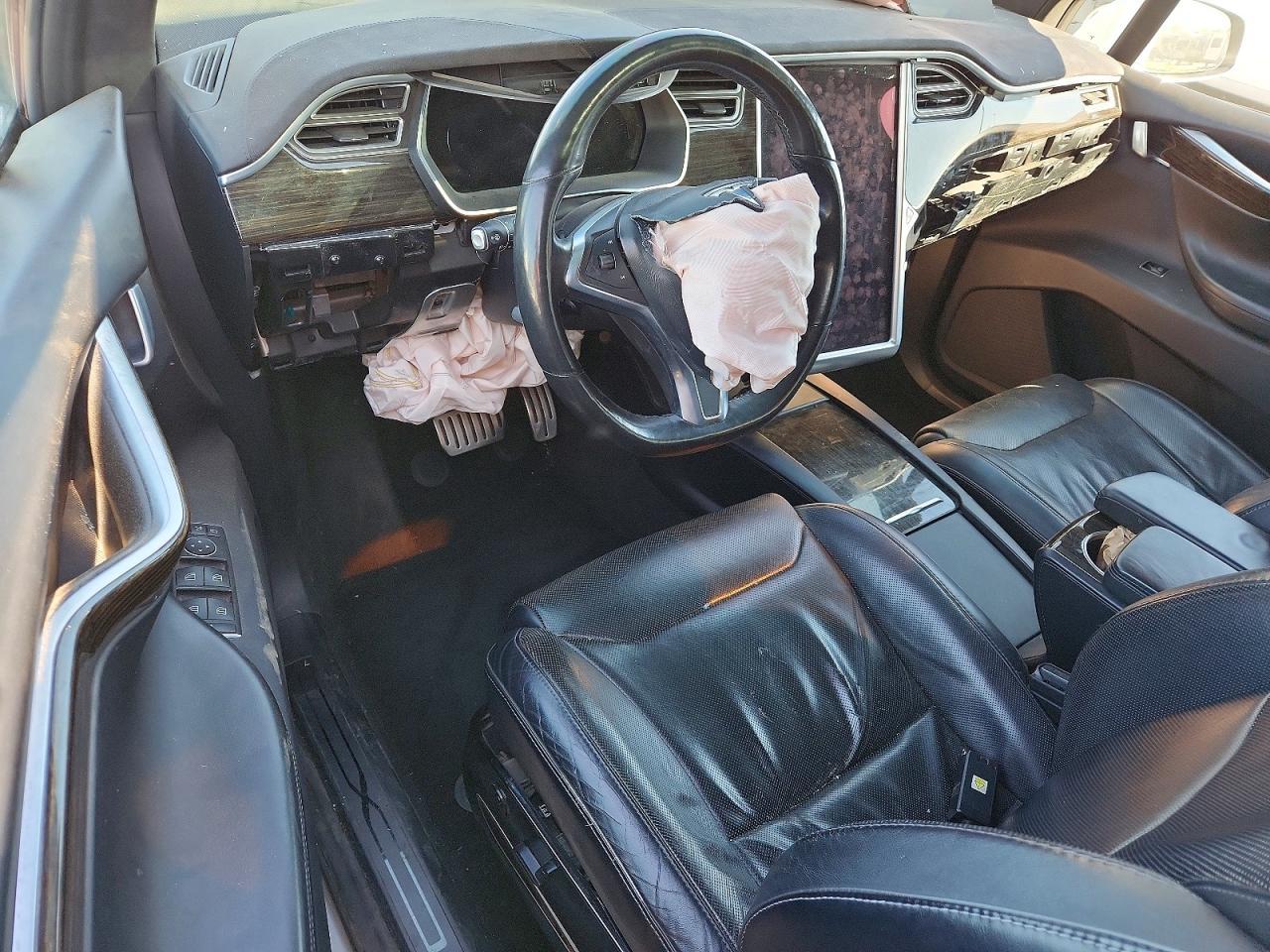 2016 Tesla Model X - zdjęcie 8