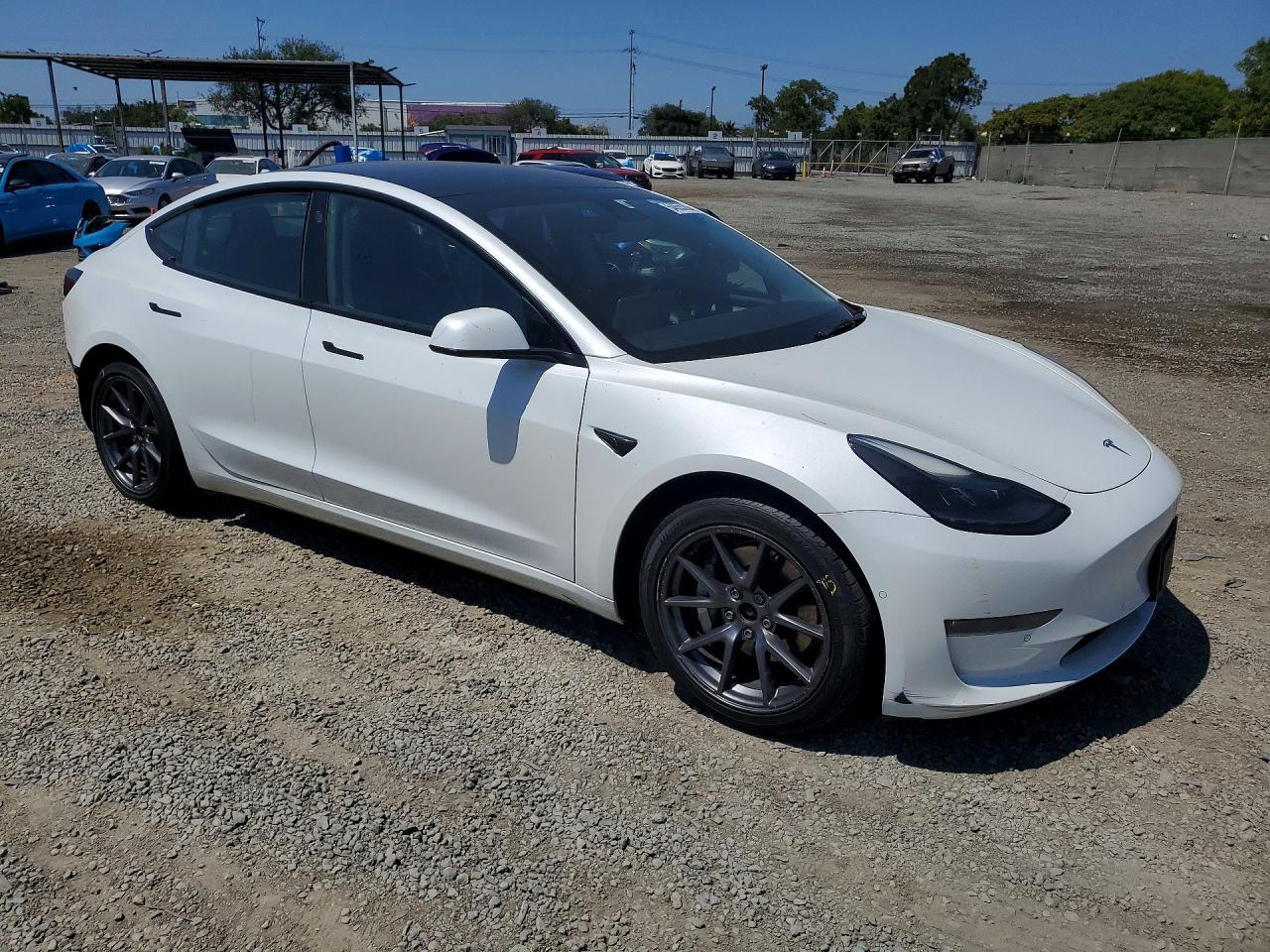 2022 Tesla Model 3 - zdjęcie 4