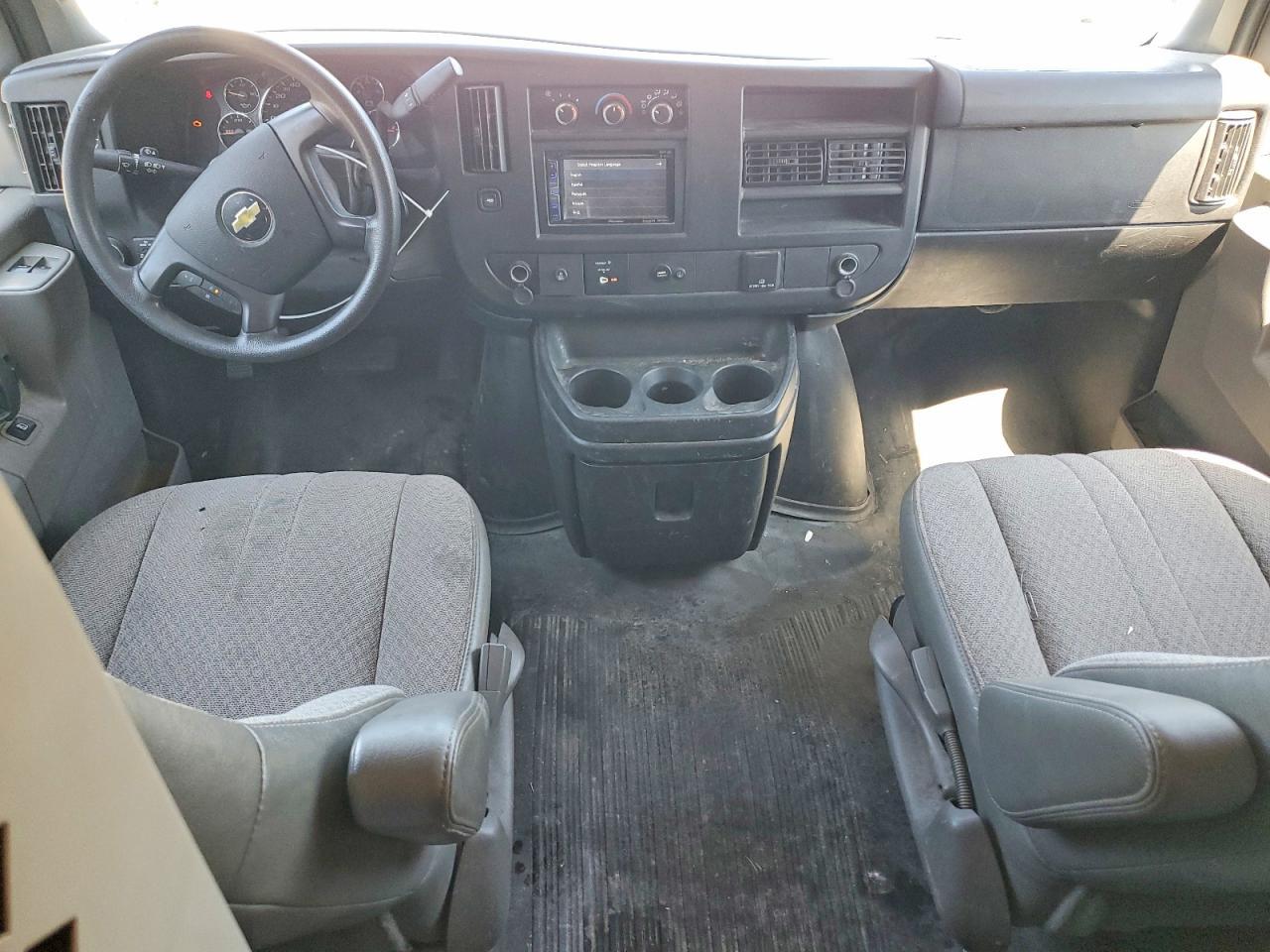 2016 Chevrolet Express G2500 - zdjęcie 8