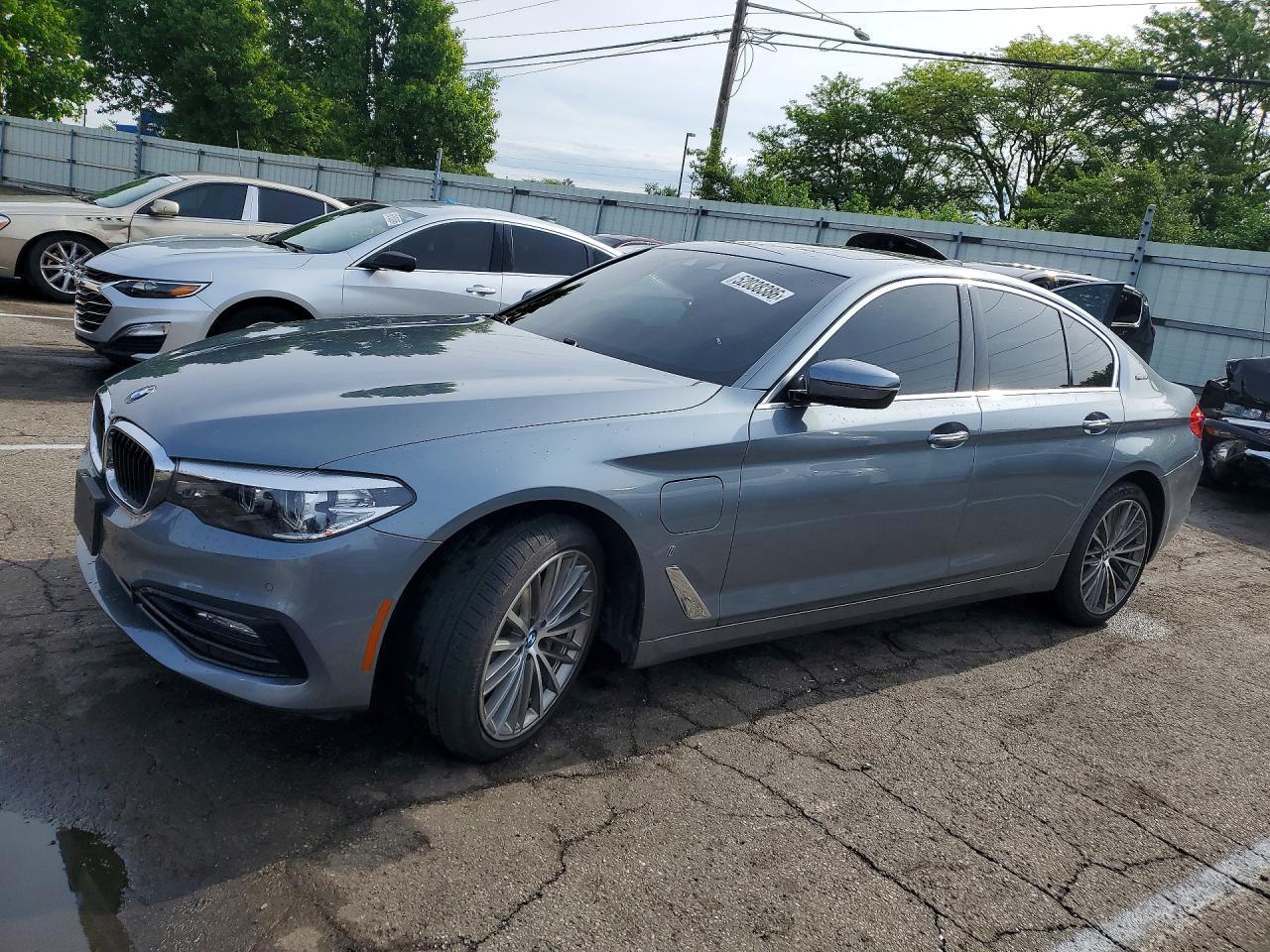 2018 BMW 530E - zdjęcie główne