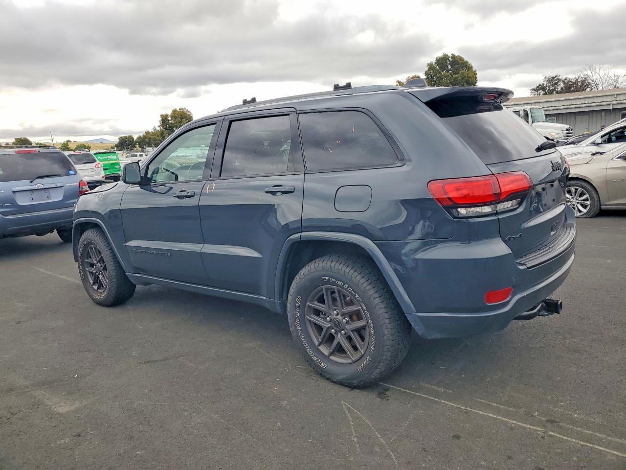2018 Jeep Grand Cherokee Laredo - zdjęcie 2