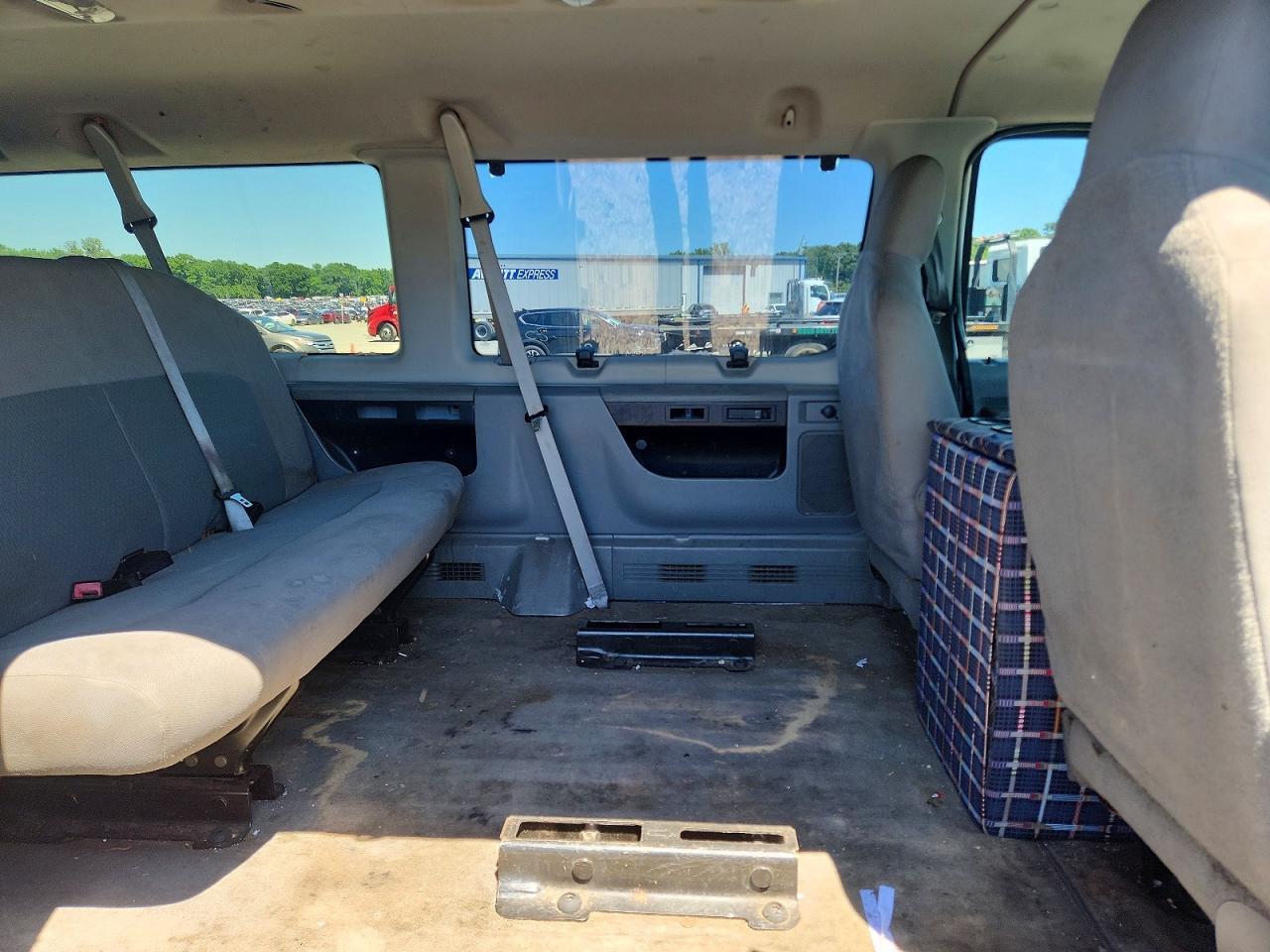2014 Ford Econoline E350 Super Duty Wagon - zdjęcie 11